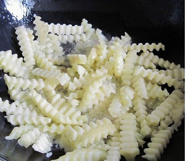 HMROVOOM Stainless steel potato wave knife potato chip cut flower knife creative corrugated knife kitchen tool